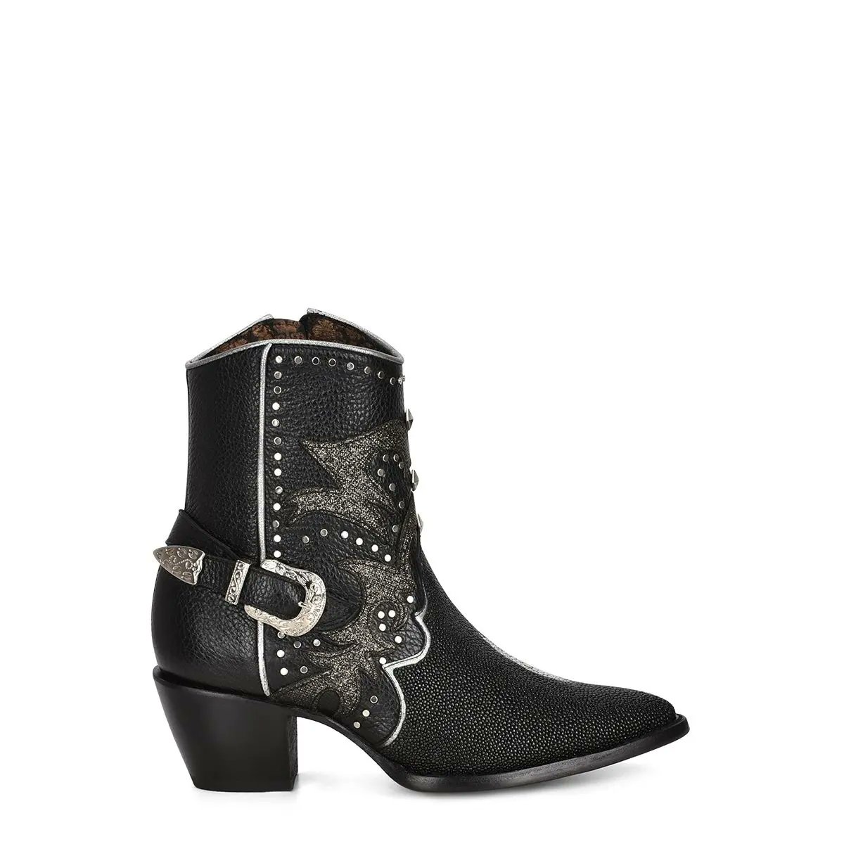 TheGuiltyNote's tweet photo. #NosDeclaramosCulpables con  las sensuales botas de piel de mantarraya #PrimaveraVerano de #cuadralifestyle https://t.co/PDhxM42zZE