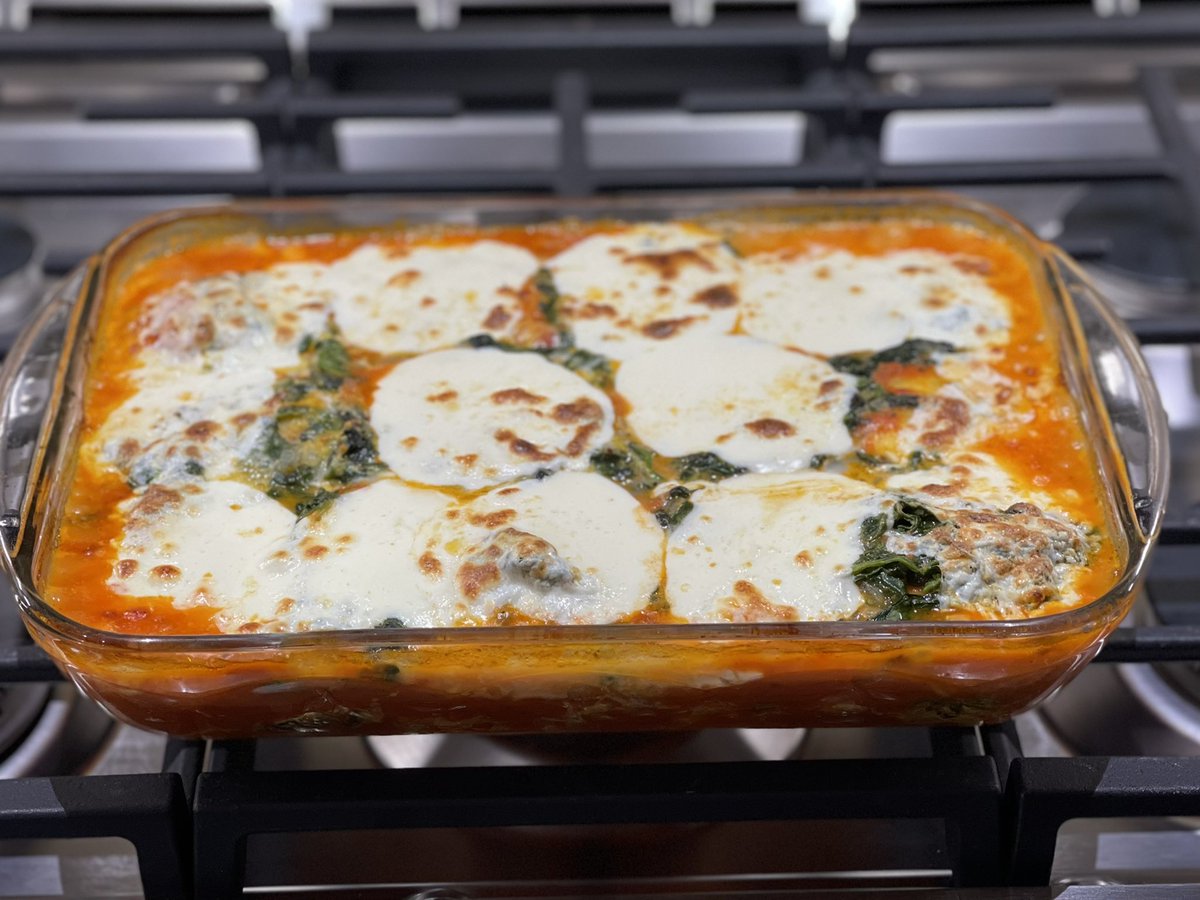 MissTaxCat's tweet photo. Thank you Brian for the inspiration for tonight's dinner.
"Fresh" (not frozen) lobster ravioli from Costco, Rao marinara, spinach I sautéed w/onions & garlic (to layer in some flavor) and fresh mozzarella.
Delish!! 😋
#accountantswhocook #vegetarian #almosthomemade https://t.co/vc8MX8jE2f