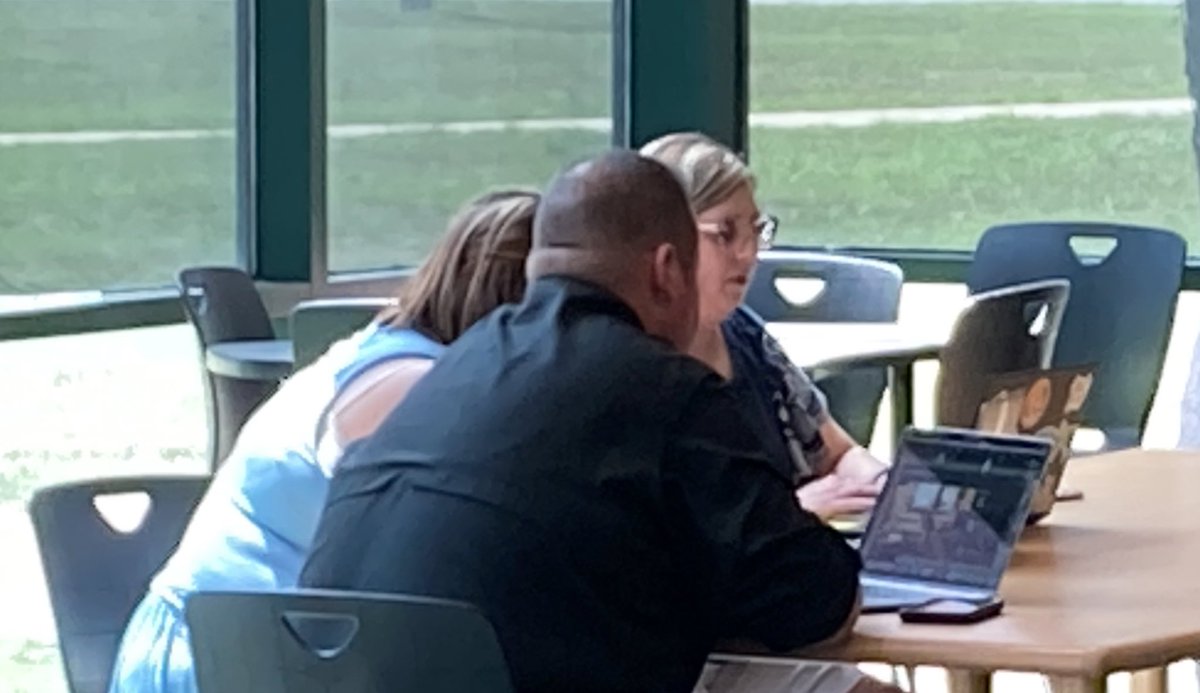 kimdennis_10's tweet photo. Wonderful afternoon of learning & collaboration with our amazing SBIS! #cmcssinduction #cmcssengage https://t.co/Q1iFehO2EC