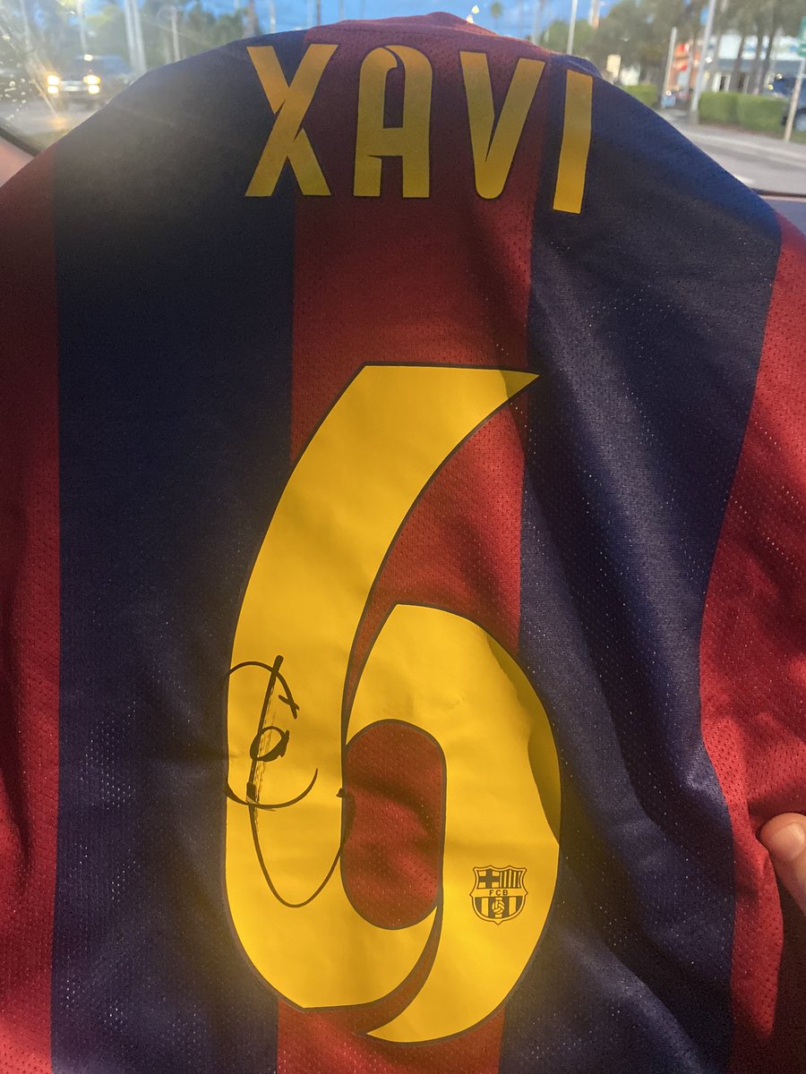 BossSal00's tweet photo. @_Cule1899__ Donde sacaste esa foto? Esa es mi camiseta que firmó ahora en Miami hay algún video? https://t.co/47i4yJAr4D