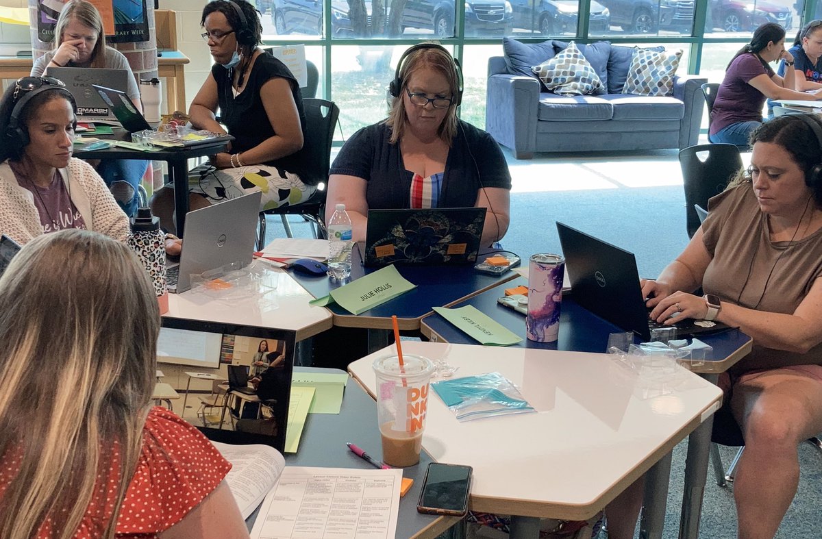 kimdennis_10's tweet photo. Wonderful afternoon of learning & collaboration with our amazing SBIS! #cmcssinduction #cmcssengage https://t.co/Q1iFehO2EC