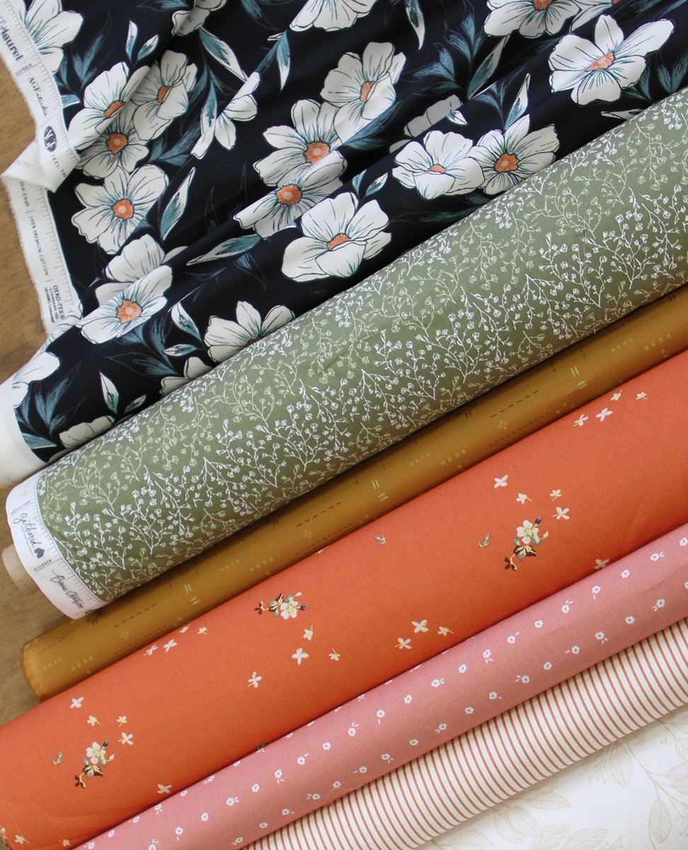 ArtGalleryFab's tweet photo. We’re digging the cottage core vibes of this eclectic mix of prints🥰.  Bold blooms, ditsy florals and warm earthy tones add a touch of vintage charm. What would you name this fabric pull?🤔

#ArtGalleryFabrics #FabricPull https://t.co/zZbUvd4vtM