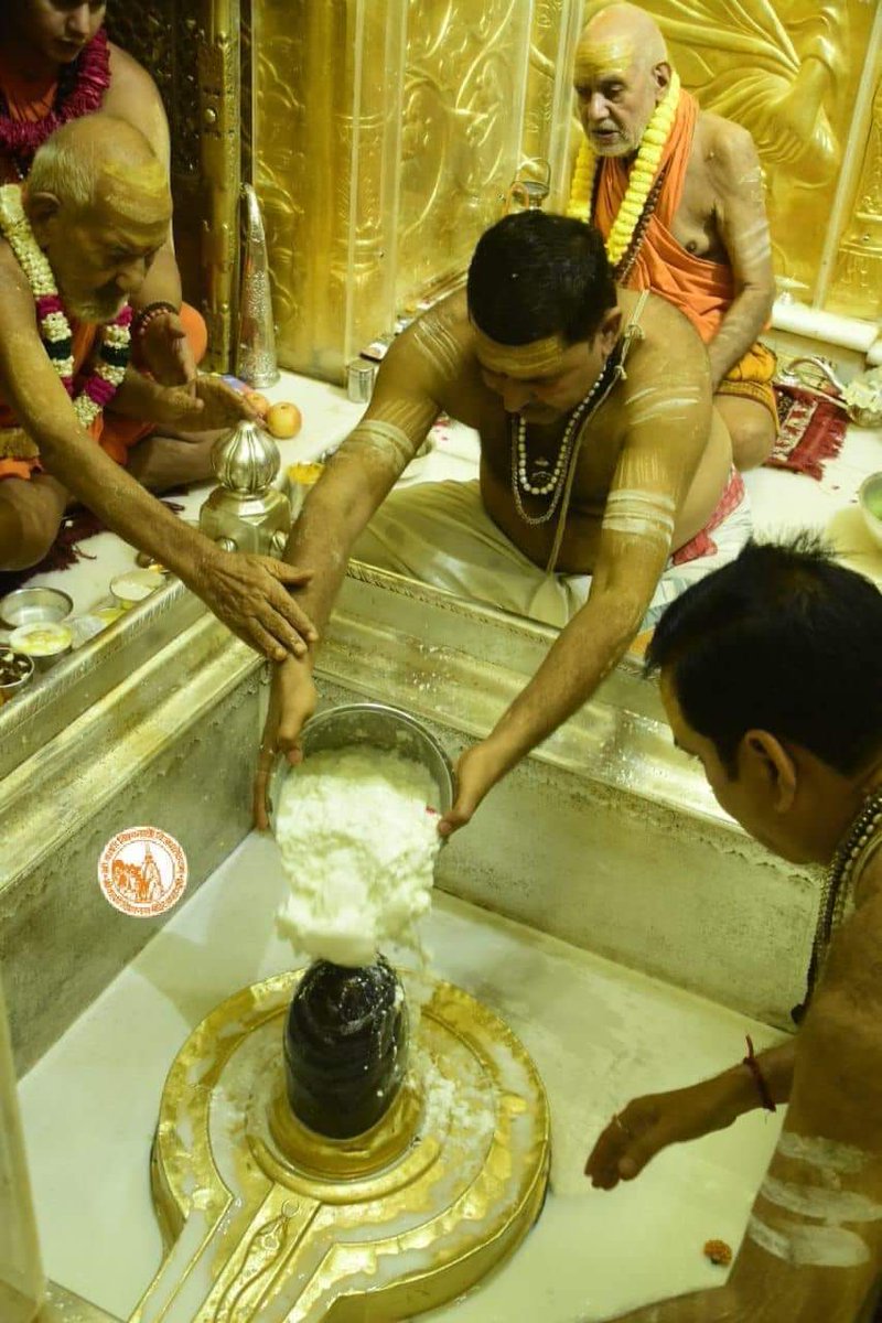 12Jyotirling's tweet photo. परम पावन माह सावन में आज दिनांक 21/05/2022 को श्री काशी विश्वनाथ ज्योतिर्लिंग के मंगला आरती के साथ दर्शन वाराणसी उत्तर प्रदेश से https://t.co/jqAyRa6PHA