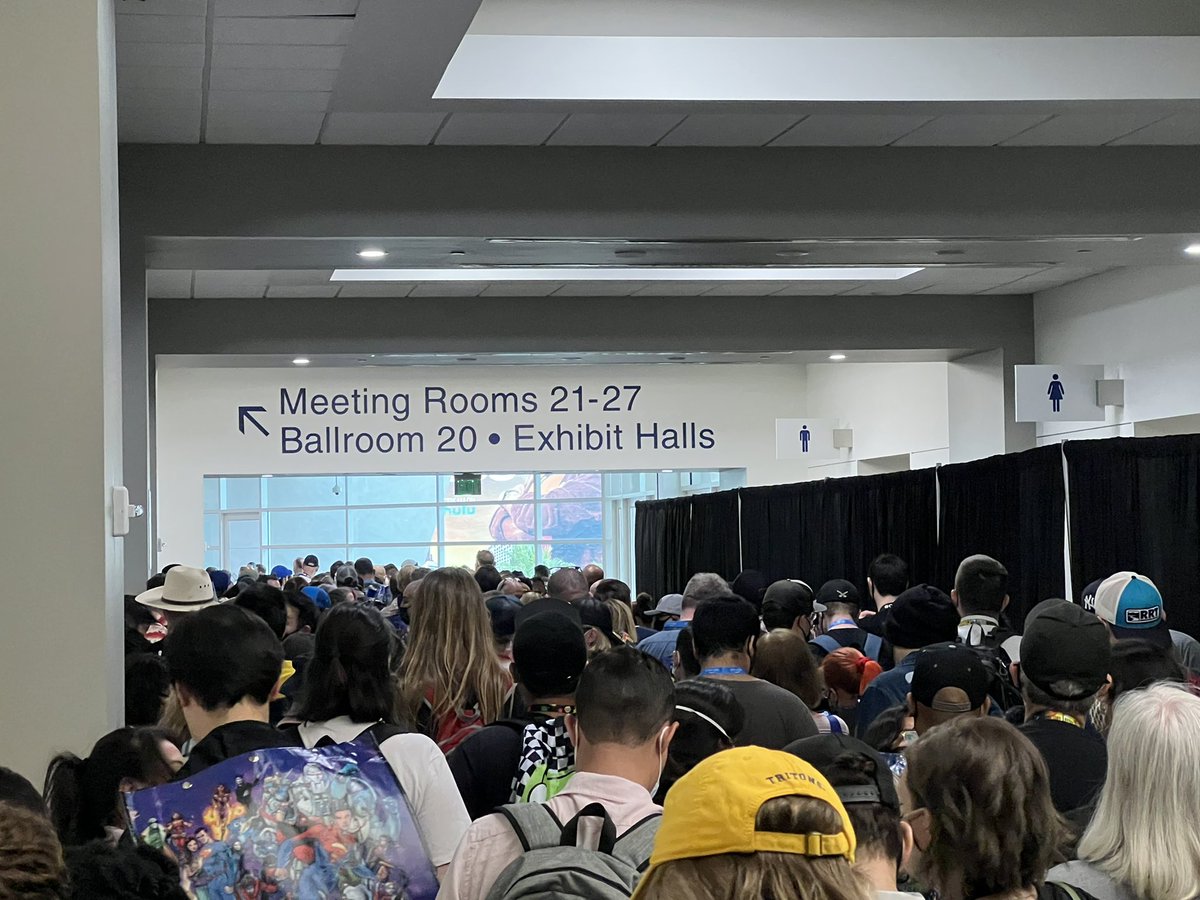 ParksAndCons's tweet image. The pop culture experience we’ve missed most over the last 1,095 days is coming down this escalator onto this #ComicCon floor. We are about to go live for the first minutes #SDCC 2022, if you’d like to join us youtu.be/3xqnzUk6fSQ
 #SDCC2022