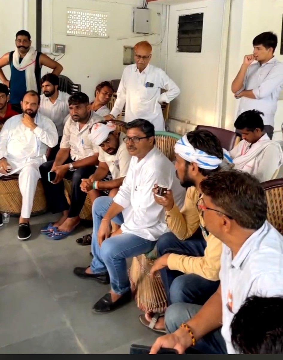 Tatu_S_Lal's tweet photo. एक महिला ने पूर्वी राजस्थान के सर्व समाज को दिखाया कि संघर्ष क्या होता है।कैसे किया जाता है
@Rajeshwari_Mina जी के जज्बे को दुनिया ने देखा। @Fight4RightTeam
माननीय @ashokgehlot51 जी ERCP की घोषणाएं शीघ्र पूरी कीजिए। एवं छूट गये क्षेत्रों जोड़िए @NubcSc

#ercp_our_demand https://t.co/8SHj0r4Zdf