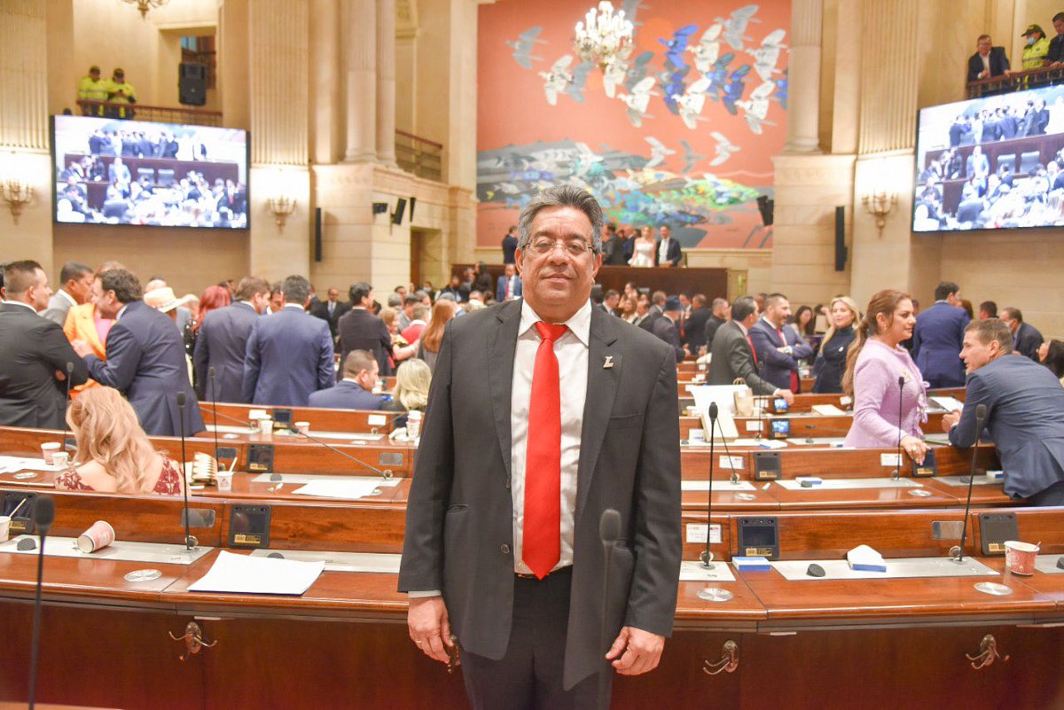 Ya es un hecho. A partir de este momento soy oficialmente Representante a la Cámara. Acompáñenme a escribir esta historia en la que trabajaremos incansablemente para que los colombianos, y en especial los atlanticenses, tengan mejores condiciones de vida. 

#AtlánticoEnElCorazón