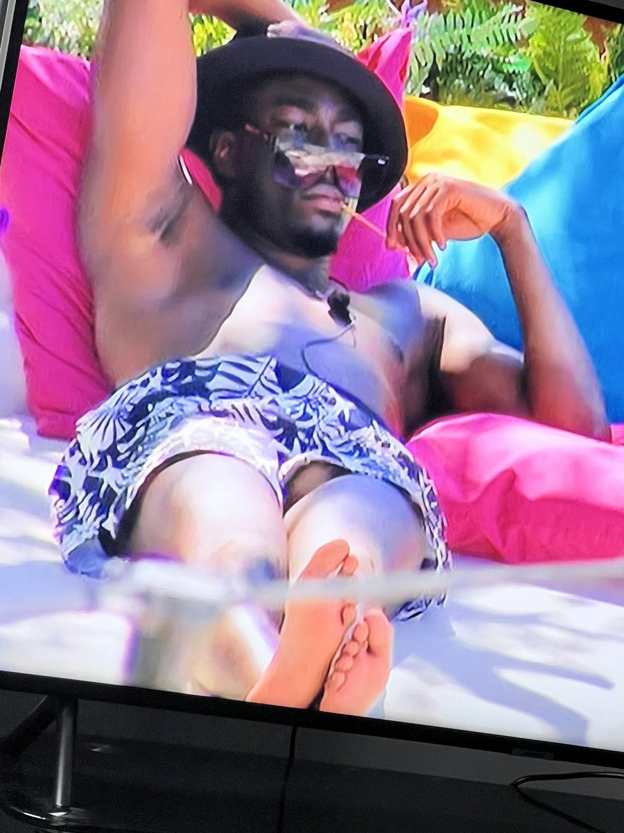 emmajane680's tweet photo. Catching up on love island … does anyone else see what I see??? 🫣🫣 https://t.co/j8PCgIuZPY