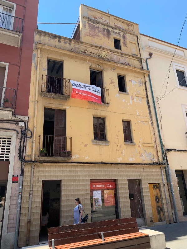 L’Ajuntament de Sant Feliu de <a href="/Guixols/">Ajuntament SFG</a> vol desnonar La Surera, un bloc ocupat pel jovent del poble: revistabaixemporda.cat/lajuntament-de…