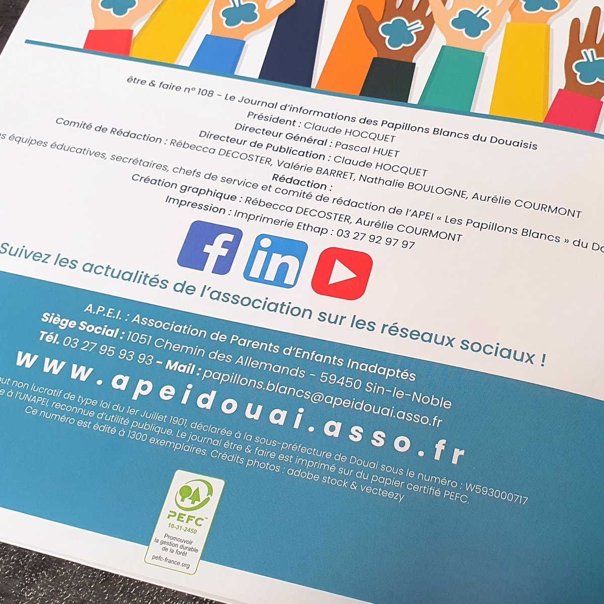 ethapgroupe's tweet photo. 🤩 Le sourire et la pêche de cet enfant en première de couverture du “être &amp; faire” numéro #108 nous a mis la banane pendant la production

Excellente journée à tous !

#Ethap #APEI #Handicap #Imprimerie #MadeInFrance #RSE #BonneHumeur #Inclusion https://t.co/4YbBSksUyo