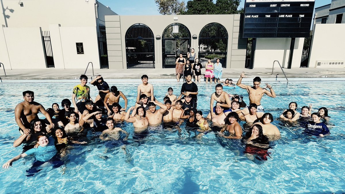 chaffeyobcg's tweet photo. Now it’s #ThePlunge 
— https://t.co/jFJ68dognG