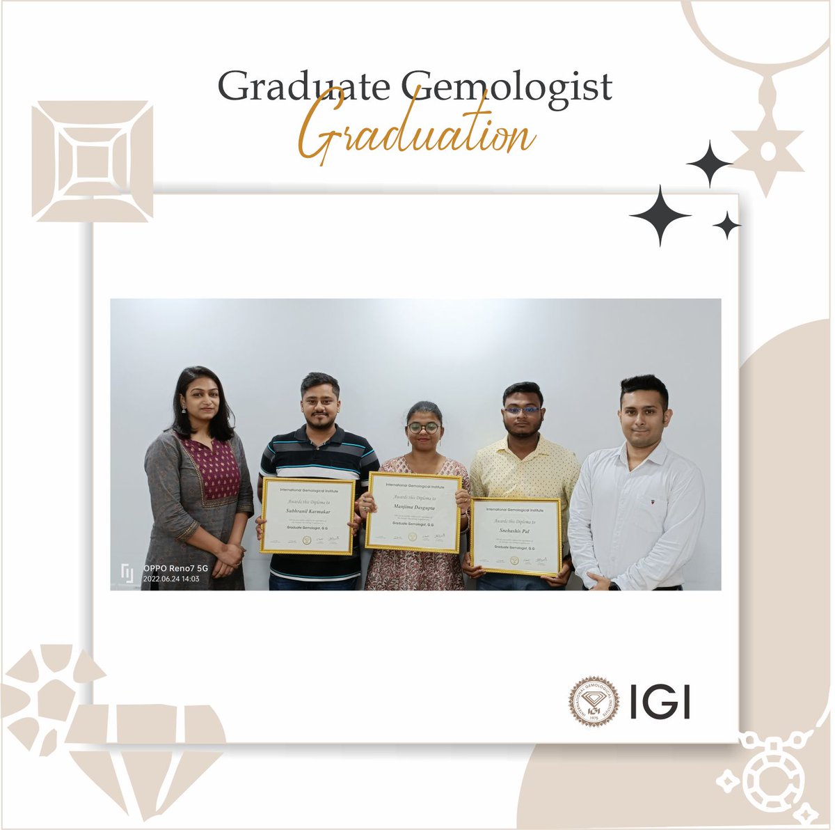 igiworldwide's tweet photo. We congratulate IGI students on completing the Graduate Gemologist course in Kolkata.
For more information -
Email us - indiaeducation@igi.org
Call/Message - +91- 7208416555 / 022-40022109 
#graduategemologist #laborstory #kolkata #graduation #diamondgraduate #diamondbourse https://t.co/m2qP643WqX