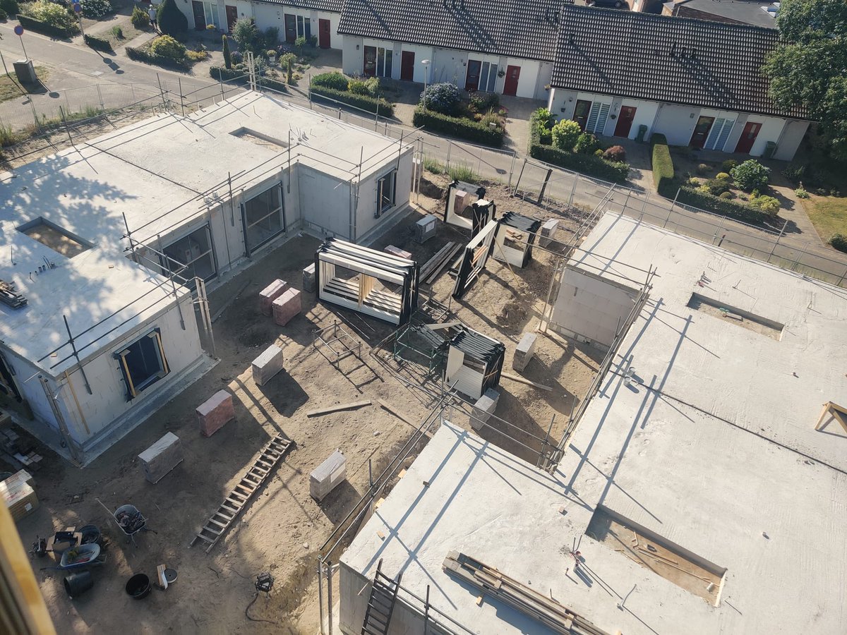 14 woningen Overloon , de ruwbouw gaat goed vooruit