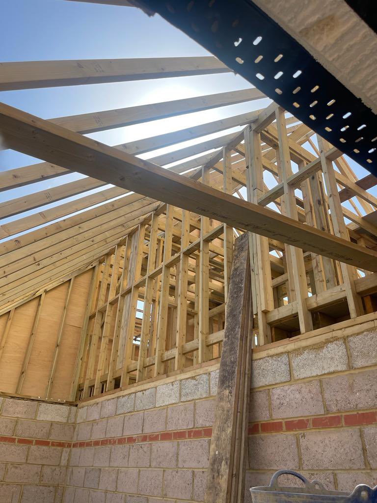 In a week weathered with soaring temperatures, we thought it only right to give this hot new build some spot light! 

Check out the runs on this roof stretching sky high…. We’re getting a sweat on just looking at them!

☀️ 🏠 🥵

#HouseConstructionLtd #Construction #NewBuilds