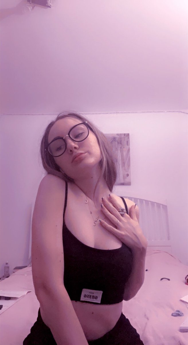 Eine Melkung mit einen RTGAME wäre
doch jetzt Mal was tolles...
Eine Findom interessiert? Bitte um DM #scat #moneydom #findom #mmd
#findomme #blackmailing
#homewrecking #blackmail #geldsau
#pay