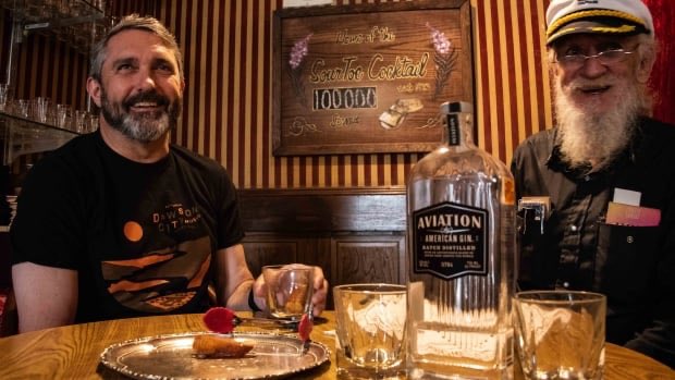 JLRoss1121's tweet photo. Yukon premier drinks historic 100,000th sourtoe cocktail
https://t.co/IUNlD5Drtn ⁦@LeanderCampbell⁩ your outta luck! https://t.co/JlIsJJdPfk