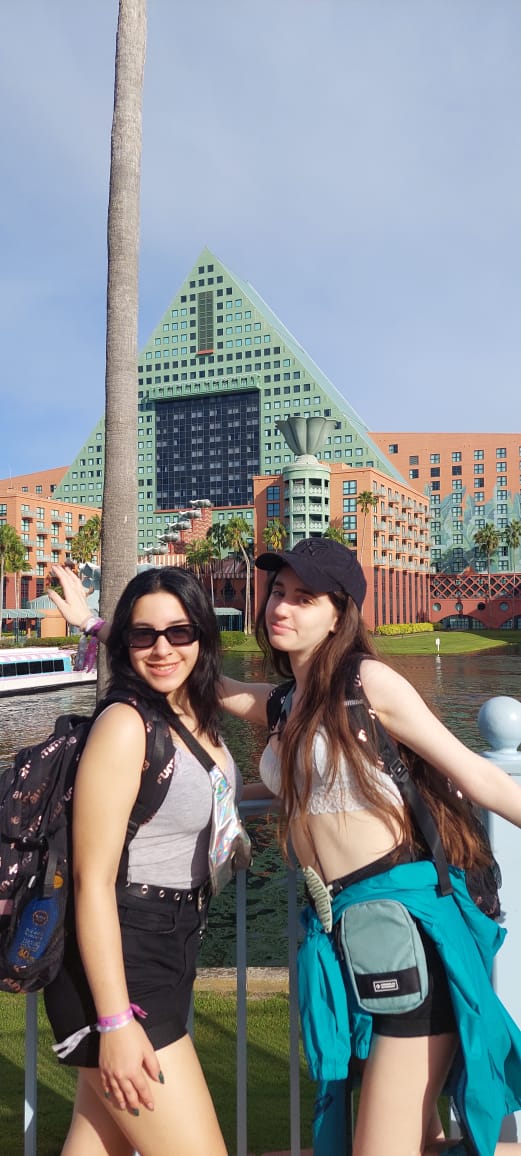 JorgeFontes68's tweet photo. Cynthia Fontes Figini/Felicitas Sequier Amigas x siempre !!!   #funtimejulio2022 https://t.co/btC7acb05U