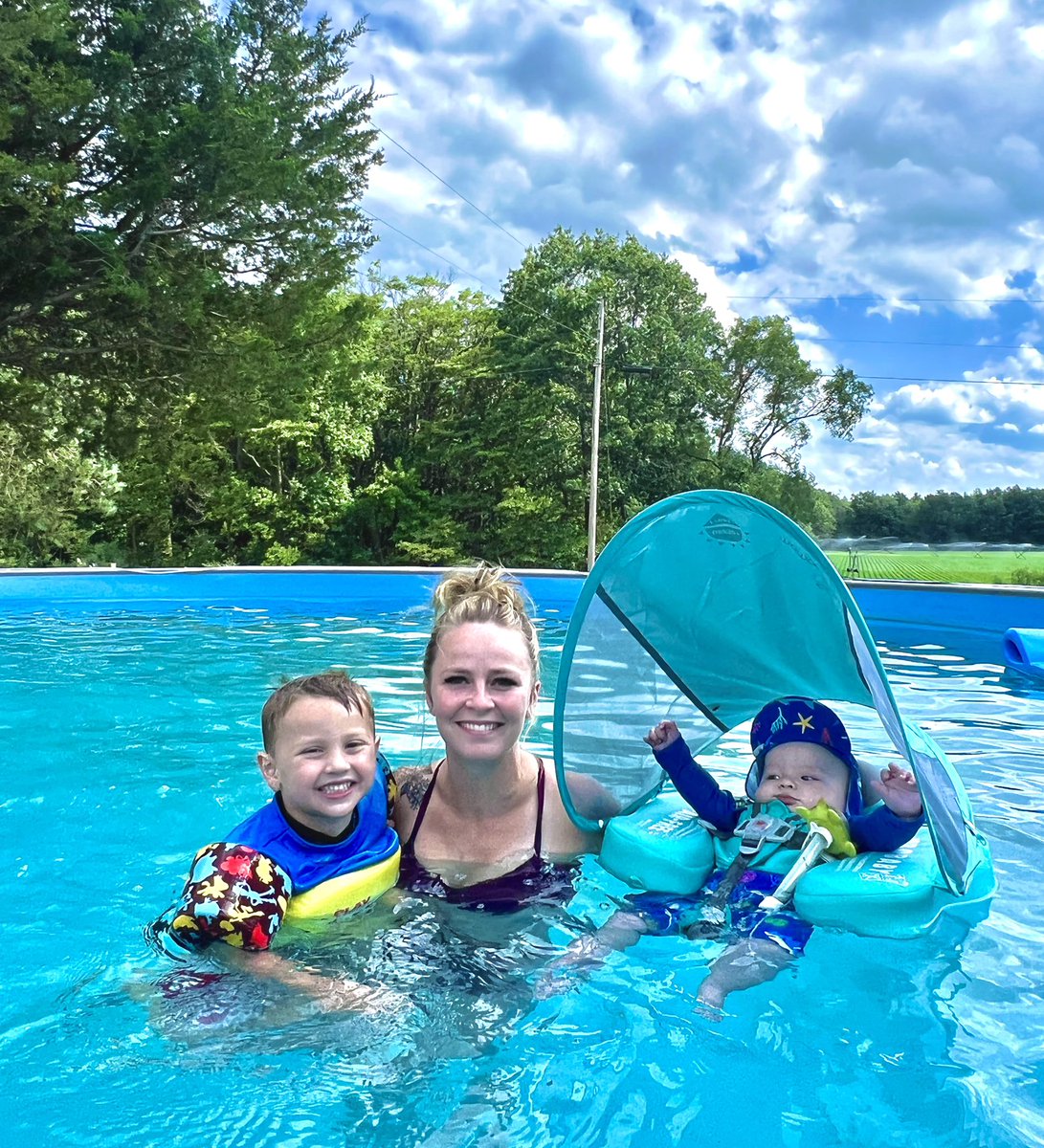 AmberJuneThomas's tweet photo. Getting a pool was the best investment ever. Loving it https://t.co/2OJvoud197
