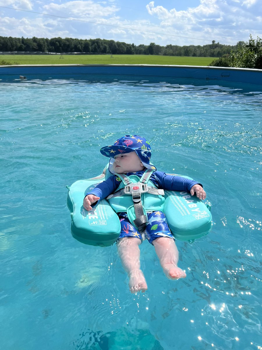 AmberJuneThomas's tweet photo. Getting a pool was the best investment ever. Loving it https://t.co/2OJvoud197