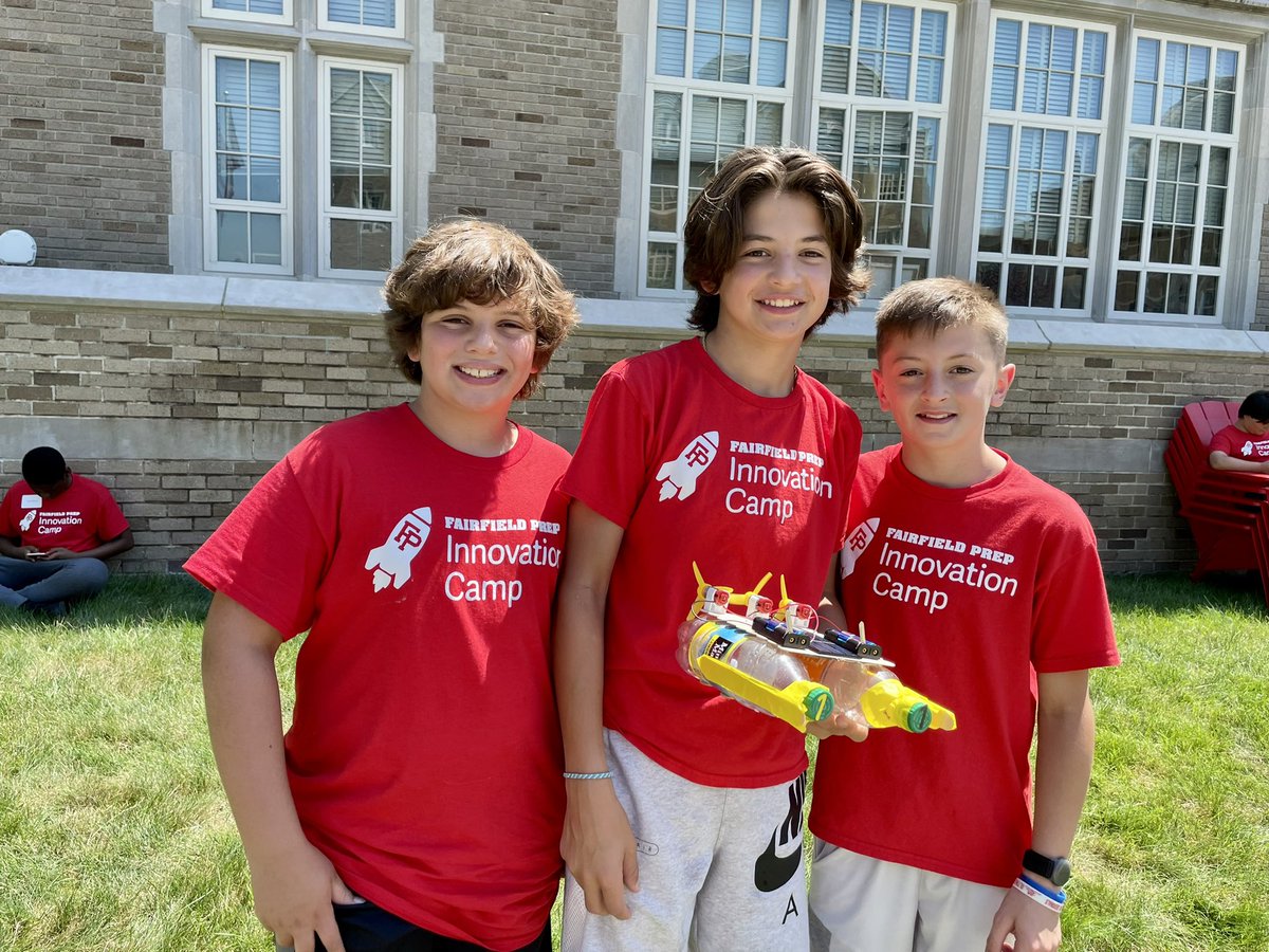 fairfieldprep's tweet image. Campers built and raced custom solar boats at Prep Innovation Camp! Fun to see creative use of different materials and design concepts! #BeIgnited #PrepSTEM #handsonlearning #McLeodInnovationCenter