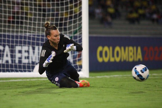 Goleadas. La Roja femenina cayó inapelablemente por 4-0 frente a la selección de Colombia. Ahora el equipo chileno deberá jugar un partido por el quinto lugar para acceder a un repechaje mundialista.