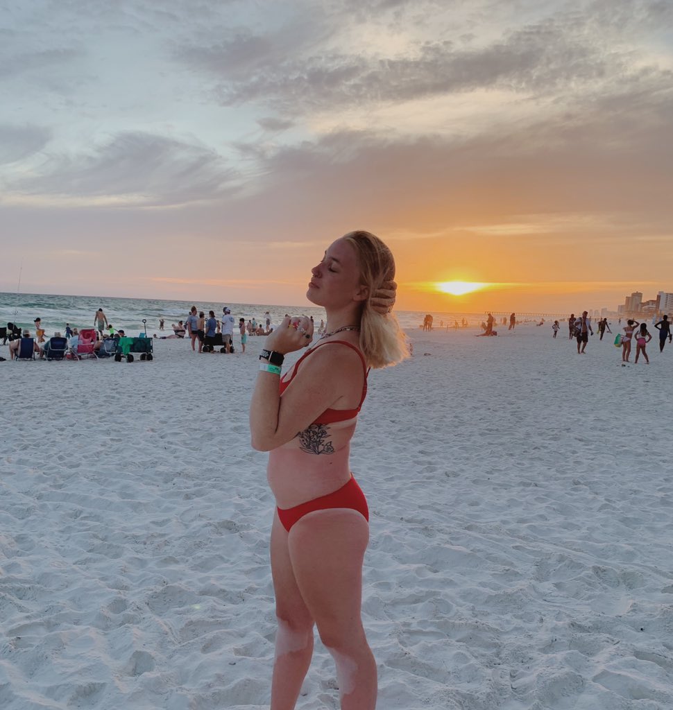 angelkym333's tweet photo. beachin’ https://t.co/99AXUaye2c