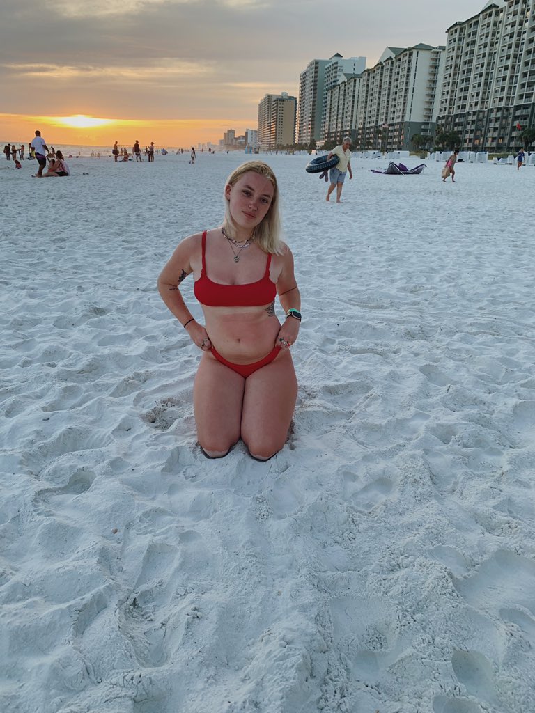angelkym333's tweet photo. beachin’ https://t.co/99AXUaye2c