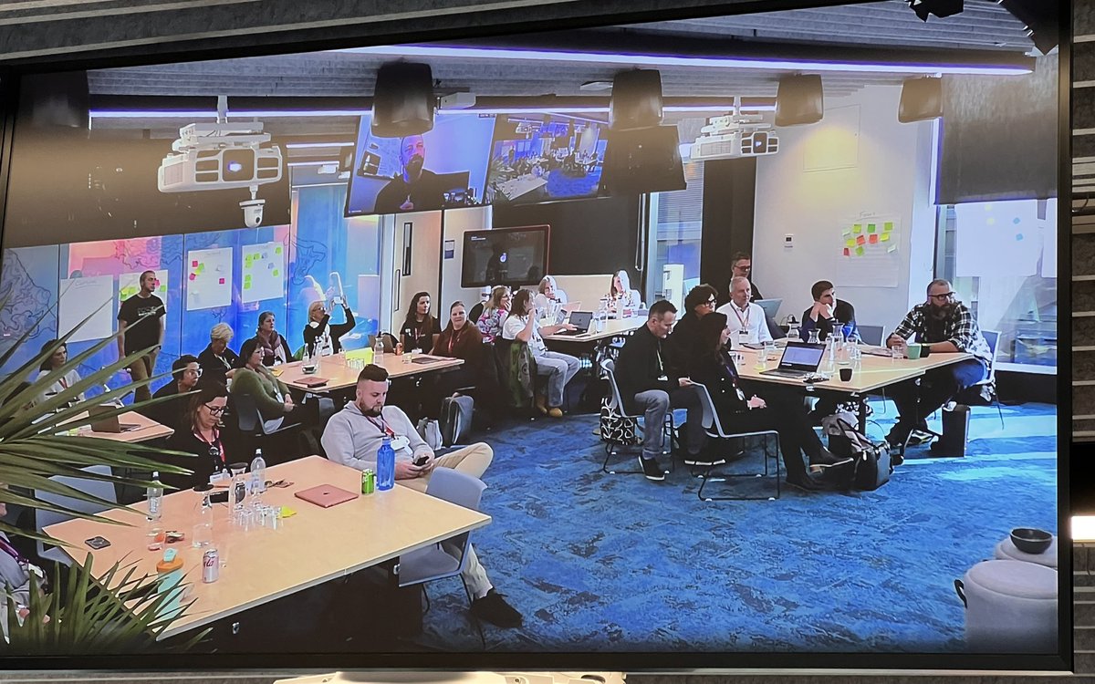 donnagolightly1's tweet photo. So great to be in person at @google Auckland offices for the #GoogleEnergiser 
Thanks @betchaboy &amp; @crispy_smith  for organising 😊 https://t.co/WiRSrEfO5u