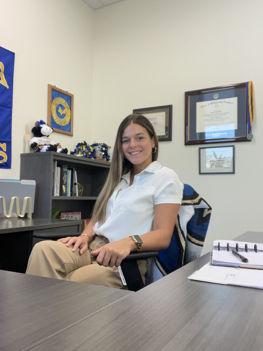 gist_lauren's tweet image. It’s official! I am an Assistant Principal at Corsicana Middle School! I am so excited to continue serving the community that shaped me. 🐯🎉 #tigerforever #bleedblueandgold #assistantprincipal @CorsicanaISD