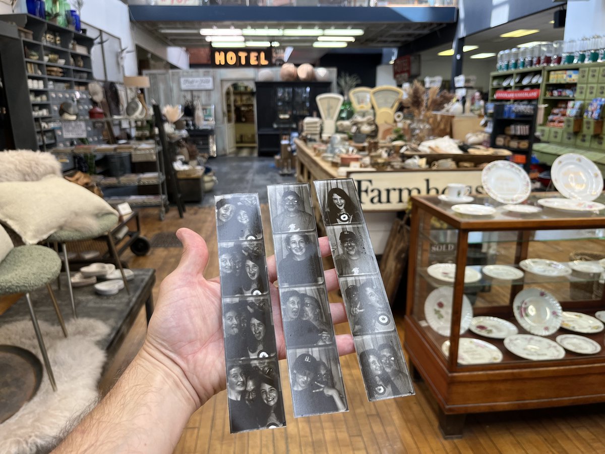 Photobooth.net tweet media