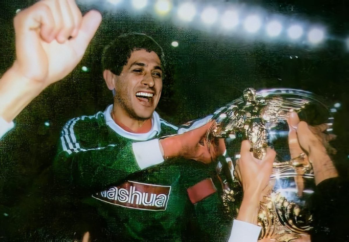 DataRacingOK's tweet photo. 🔝🏆 Hoy cumple 72 años Ubaldo Matildo #FILLOL, arquero Campeón de la #Supercopa88 con #RACING y el mejor de la historia del fútbol argentino en su puesto.
¡FELICIDADES, PATO! 👏🏻👏🏻👏🏻 https://t.co/k0a4IyHLH1