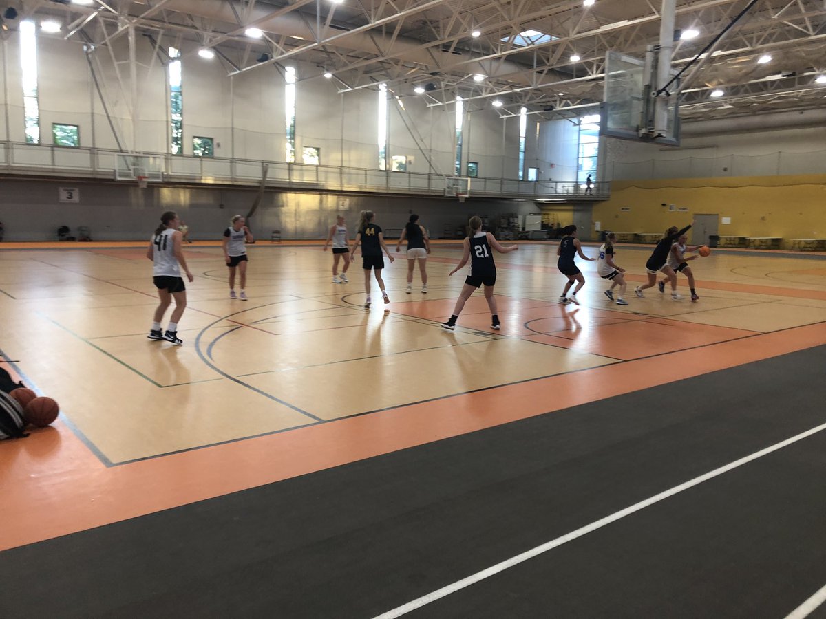 MNStarsfam's tweet photo. Where else would you want to spend a beautiful MN summer evening? College woman’s summer league of course!  Fun to watch @lafrenz06 (Edina), @JocelynPlonski (MN Stars)
@allyschultz33 (MN Stars)
@Ella_Campbell03 (both)
@nilsenmacy (both) https://t.co/s2KNwGTxP1