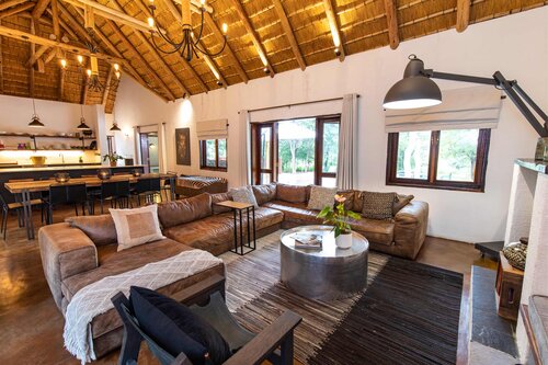 golimpopo's tweet image. @Kingly is a private luxury bush villa that offers self-catering accommodation only 30 meters from the Kruger fence and is available for your exclusive use.

#GoLimpopo
#MoreToEnjoy