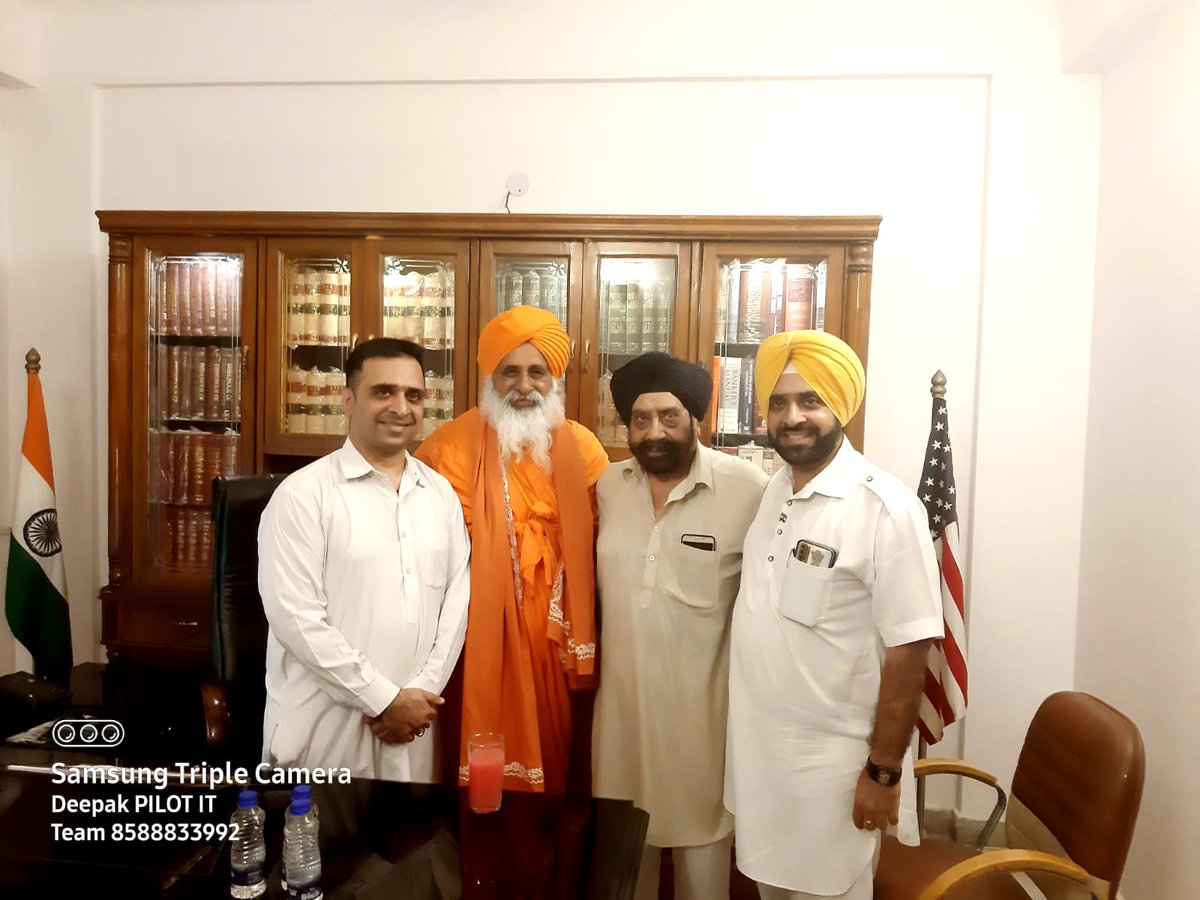TheDeepakPILOT's tweet photo. Sant Baba Balbir Singh Ji Seechewal Ji visited my Delhi Office and Blessed my family. Excellent personality and really down to earth
Respect and regard
@SantSeechewal @BhagwantMann @raghav_chadha @AAPPunjab #DeepakPILOT #tarntaran #TarnTaranSahib @ArvindKejriwal @JarnailSinghAAP https://t.co/aUD1oZx8Yg