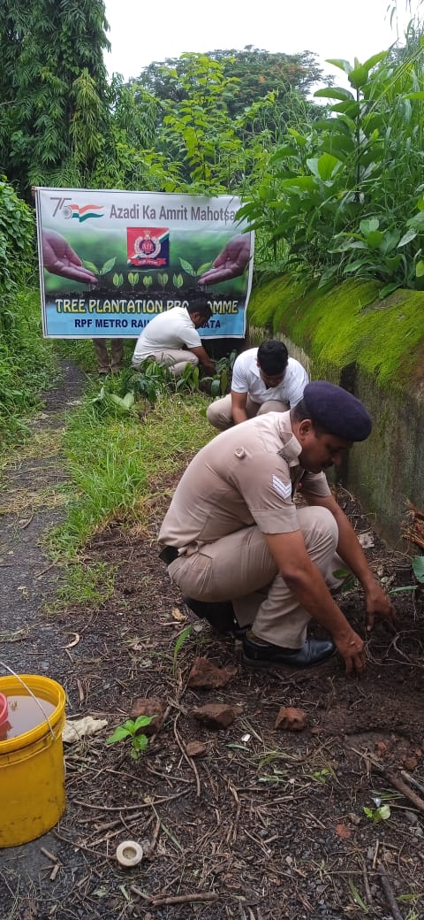 rpfmrk's tweet photo. On 20.07.2022 as the part of #AazadiKa75th #AmritMahotsav #RPF Metro Railway Kolkata organised a #treeplantationprogramme in the premises of Tollygunj Car shed to make green & healthy environment. @RPF_INDIA @ErRpf @EasternRailway https://t.co/oWx8liC4y4