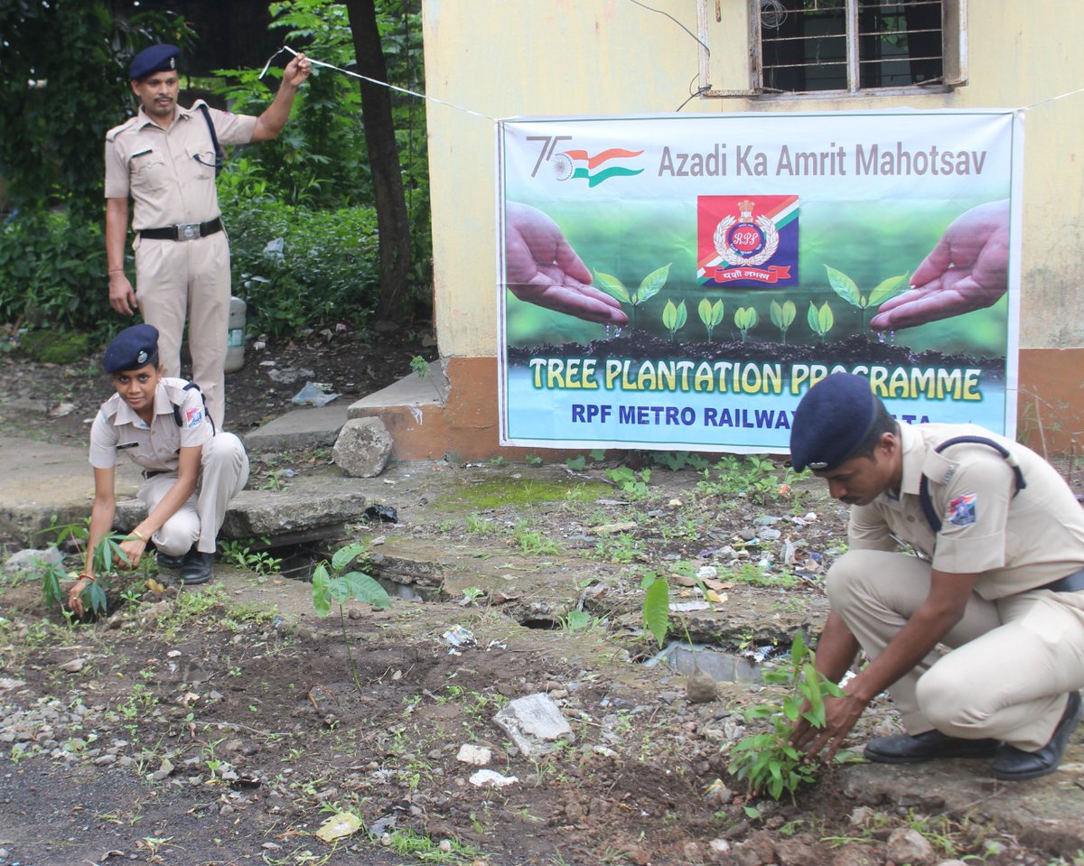rpfmrk's tweet photo. On 20.07.2022 as the part of #AazadiKa75th #AmritMahotsav #RPF Metro Railway Kolkata organised a #treeplantationprogramme in the premises of Tollygunj Car shed to make green & healthy environment. @RPF_INDIA @ErRpf @EasternRailway https://t.co/oWx8liC4y4