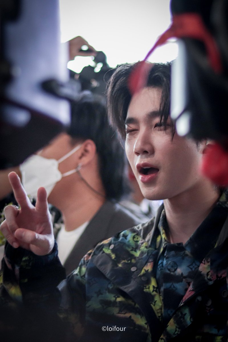loifourcyj333's tweet photo. มุดรูหนอนมาส่งกำลังใจ วันนี้สู้ๆน้า รอดูความปัง ❤️👽💫✨
#TutorKrp #Mynameis_yim
#TutorYim #MellowxTutorYim https://t.co/vozerc1C2S
