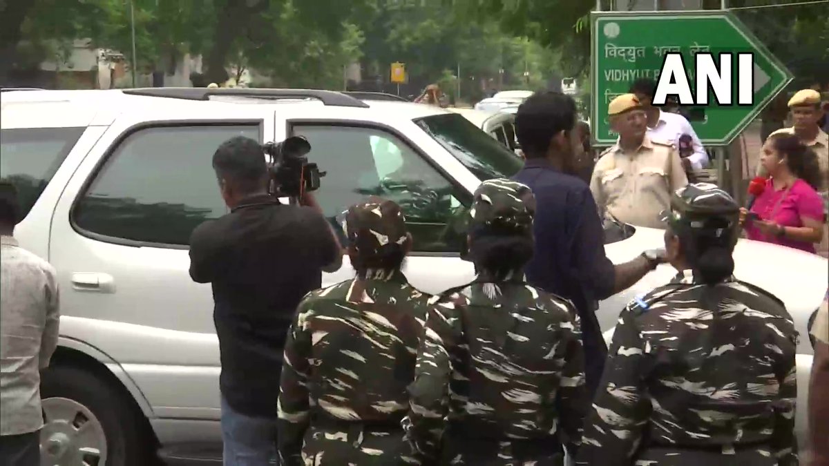 ANI's tweet photo. Delhi | Congress leader Rahul Gandhi arrives at ED office where his mother Sonia Gandhi is being probed in connection with National Herald case https://t.co/Aa4jPG5YKj