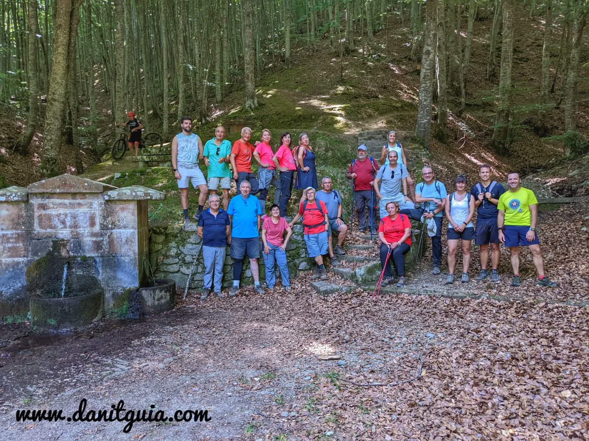 danitguia's tweet photo. Buscando la sombra en las rutas del pasado fin de semana.
https://t.co/HvxRs7Lvr8
@lariojaturismo @info_ezcaray  #montaña #descubrelarioja #turismoactivo #Ezcaray #mtb #santodomingodelacalzada #sierradelademanda #senderismo  #alquilerdebicicletas #mountainguide #guiademontaña https://t.co/pcqUnM8oS5