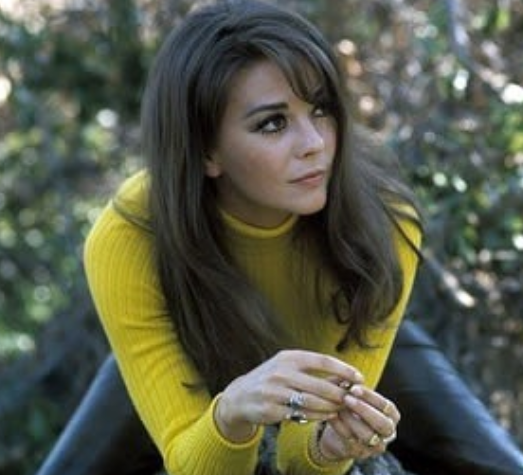 Happy heavenly birthday to the beautiful natalie wood, she would\ve been 84 today.<3 