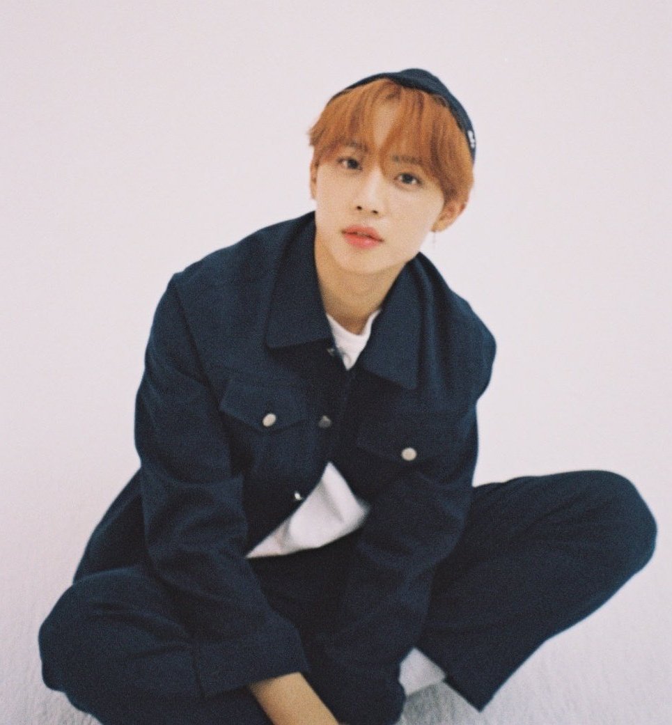 newboyztwt's tweet image. ¿Ya se oyeron los #𝙱unnie·𝕥unes? 🐰🥕 Deberían ir corriendo para no perderse esta grandiosa de poder bendecir sus oídos con #𝙻eft𝚊nd·右, cover que el guapísimo Dante — ☆ nos está dando con uno de mis artistas favoritos de la industria.

𝕤caredy 𝕔at ☆ #𝑘itai