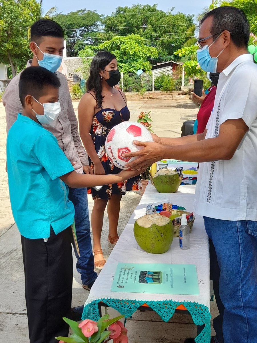 UACOColotepec's tweet photo. No solo en la vida es estudiar también es deporte https://t.co/ceuC7MtFrP