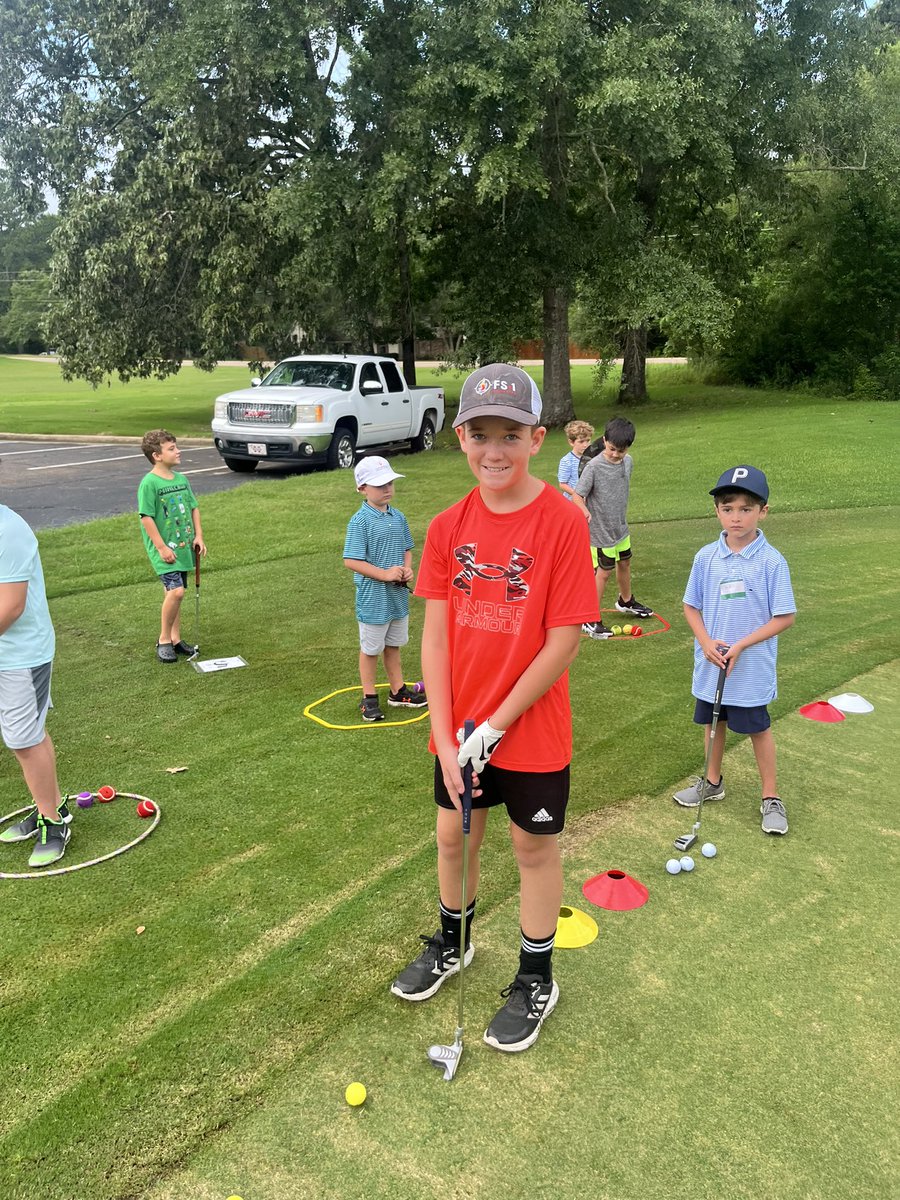 FirstTeeMS's tweet image. Camp Day 2⛳️ @CastlewoodsCC  #FirstTeeCentralMS #youthgolf #fun #kids #golf #friends #corevalues