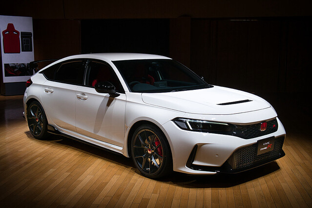 livedoornews's tweet photo. 【6代目】ホンダ、新型「シビック・タイプR」公開 2022年9月発売へ
https://t.co/oCvmpTzZXq

ホンダは9月発売予定の新型「シビック・タイプR」を世界初公開した。現段階では内外装のデザインなどが発表され、外寸やパワースペックなどは未公表。 https://t.co/1Mp8Q6Vd3i