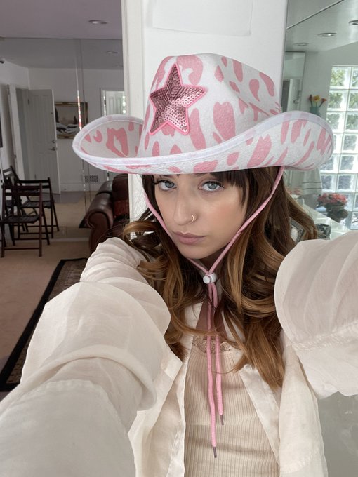 lets talk about this https://t.co/2O52zgBAfS<a href="/tag/newprofilepic"class="tags"><span>#newprofilepic</span></a>