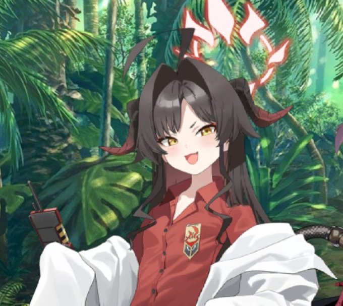 カスミ部長 初めて見たときなんで中指立ててんだ?って思ったら機器だったrkgk 