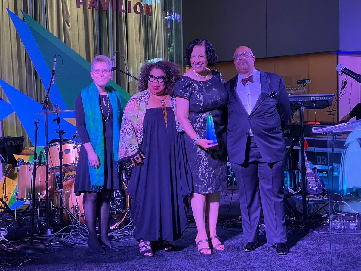 AEOworks's tweet photo. @AEOworks Leadership and Board Chairs present the Impact Award for Innovation to Main Street to: Janie Barrera, Founder & EVP, @LiftFundUS Kelly Burton, CEO @buildwithbia, Lisa Mensah, President and CEO, @OppFinance. #Impact30 #CelebrateAEO https://t.co/SUtgyWBKMy