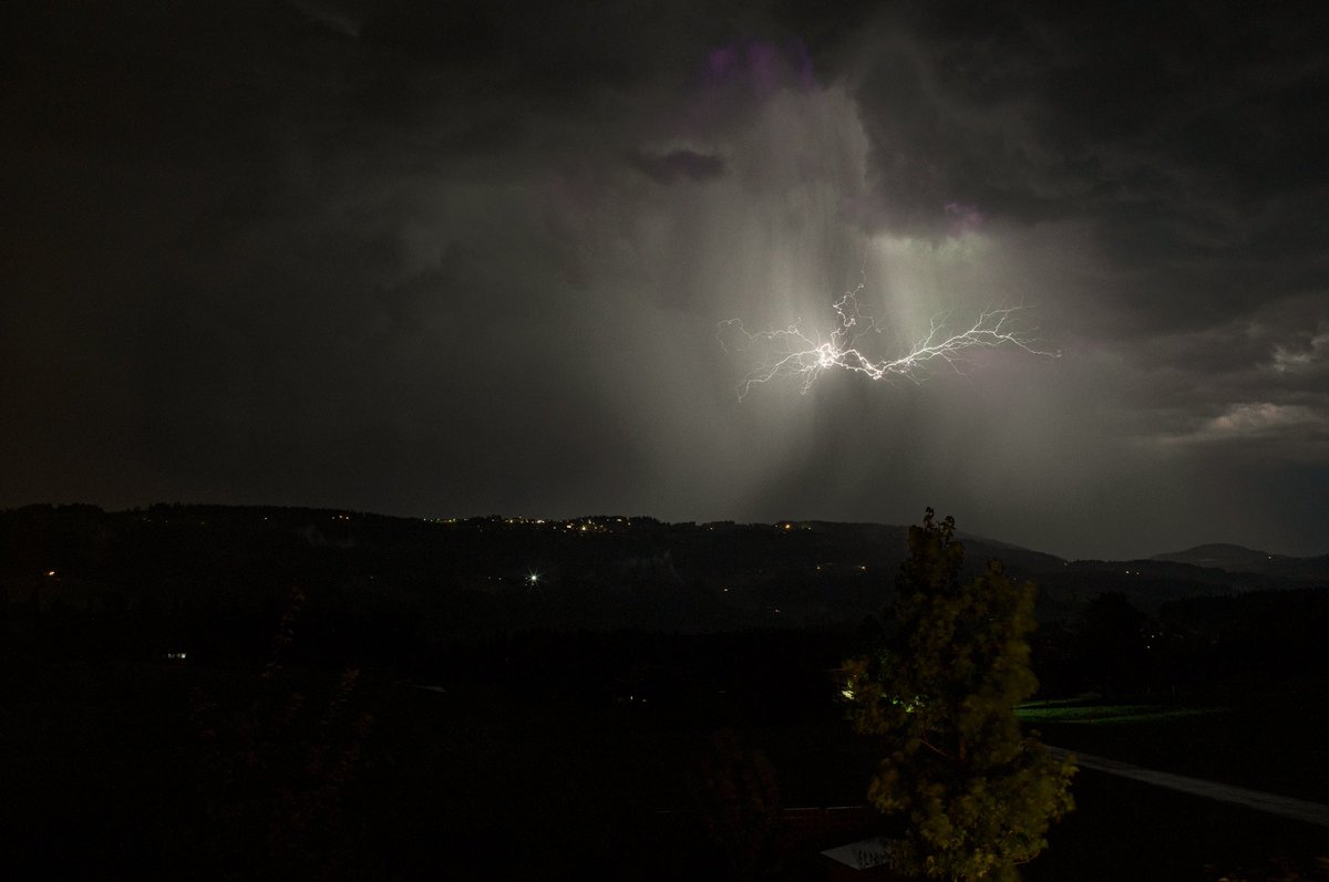 pbaumg's tweet photo. Gewitter im Bregenzerwald. #thunderthighs #Thunderstorm #sulzberg #bregenzerwald #vorarlberg https://t.co/2UZtN2QE2i