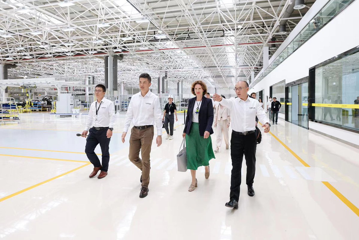 CWilson_FCDO's tweet photo. Met robots, and humans, at intelligent new LOTUS factory in Wuhan. A great example of UK–China innovation in design, engineering and assembly producing an all-electric Hyper SUV model under this heritage British marque #SeeThingsDifferently @GREATBritain @lotuscars https://t.co/HVNM2vnXPf