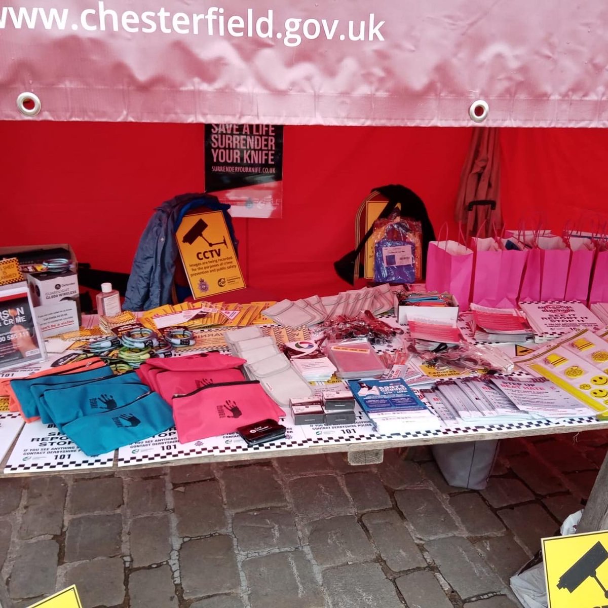 RemediRj's tweet photo. Alix from Derbyshire Victim Services is at Chesterfield Market today raising awareness of our services for antisocial behaviour week. If you’re around, drop by and say hi! 👋 @Derbyshire_Core @DerbysPCC @DerbysPolice  #derbyshire #chesterfield #victimservice https://t.co/cLIt2RaQAw