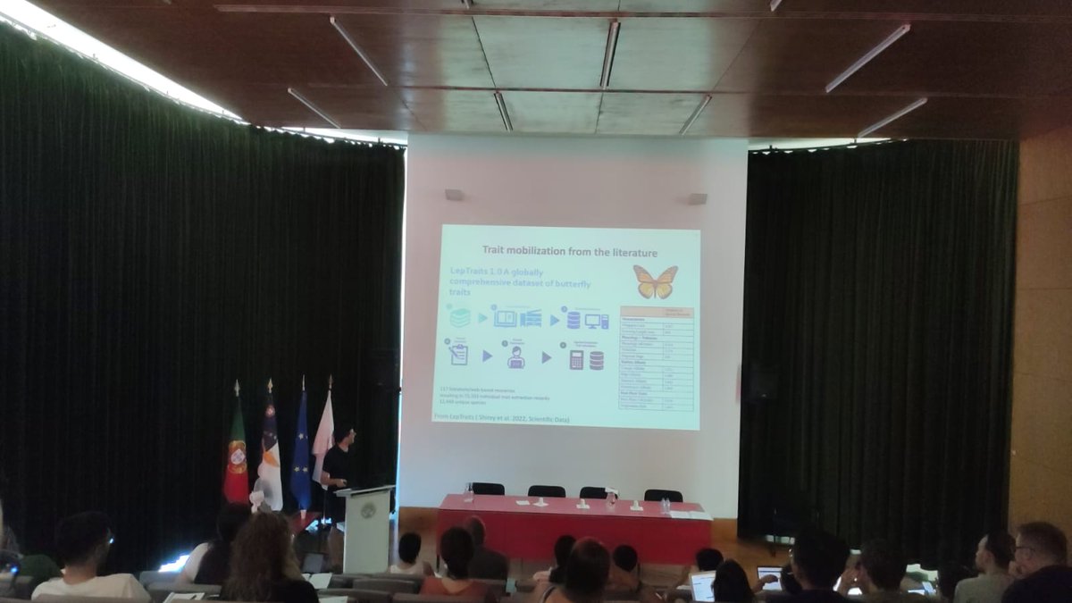 ntsaf1's tweet photo. Summer School in Island Biogeography and Macroecology 2022 edition, Terceira, Azores. GBA, #ce3c - Holger Kreft presenting a theoretical class on how to collect, measure functional biological traits. https://t.co/TvWWfAT8IV